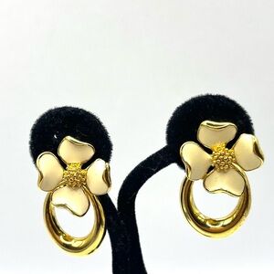 Trifari Vintage dogwood doorknocker gold tone comfort clip earrings Vintage